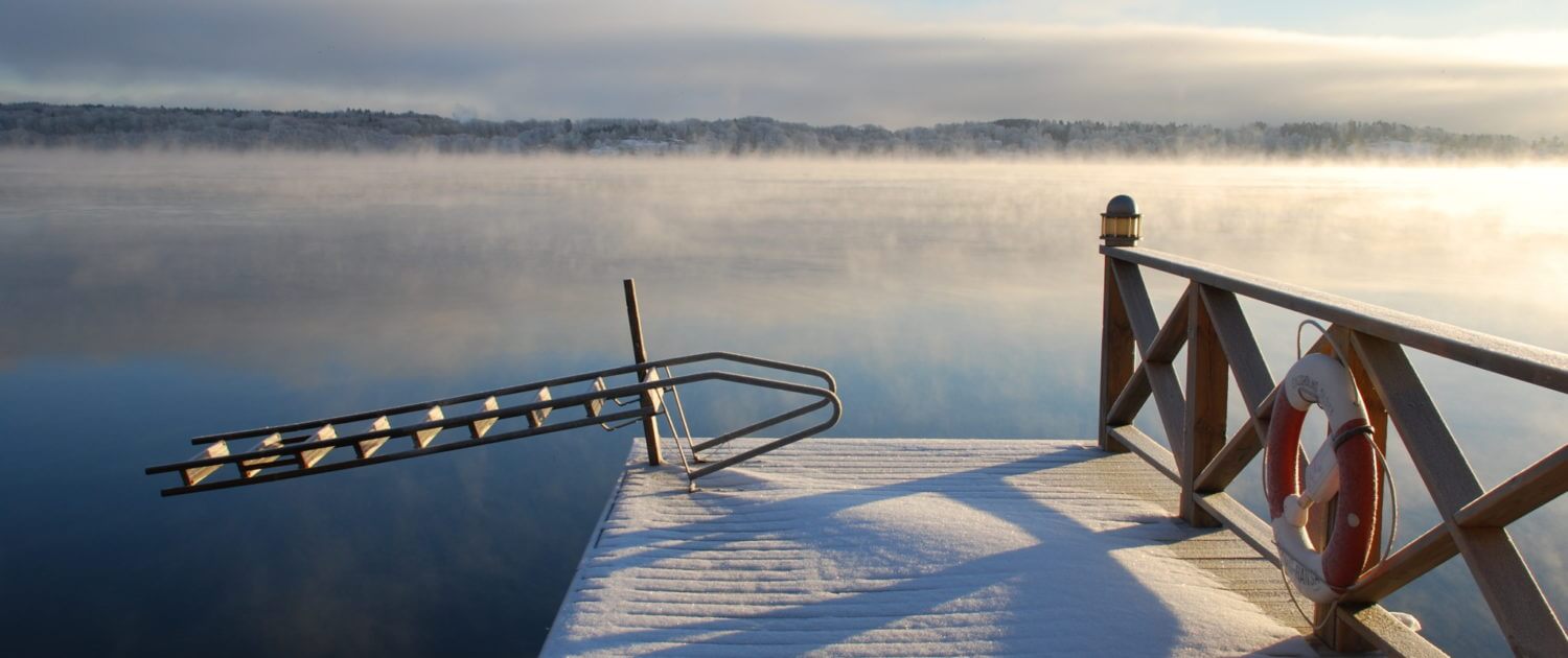 Strandateljén bryggan vinter badstege