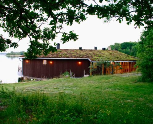 Engsholms Slott strandateljén Sedumtak på vedeldad bastu. Hyr för konferens och möten